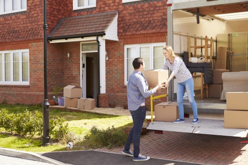Removal truck hire for home and business moves in Tofrance