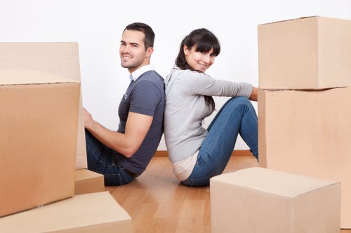 Residential moving service handling apartment access in Tofrance